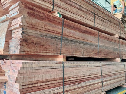 ไม้เต็งเเดง ราคาไม่เเพง - ศูนย์รวมไม้อัดและไม้แปรรูปราคาถูก - สีเหลื่อมค้าไม้